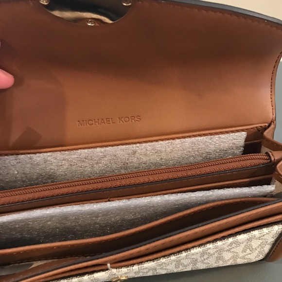 Michael Kors Handbags - *****TODAY ONLY*****MICHAEL KORS WALLET